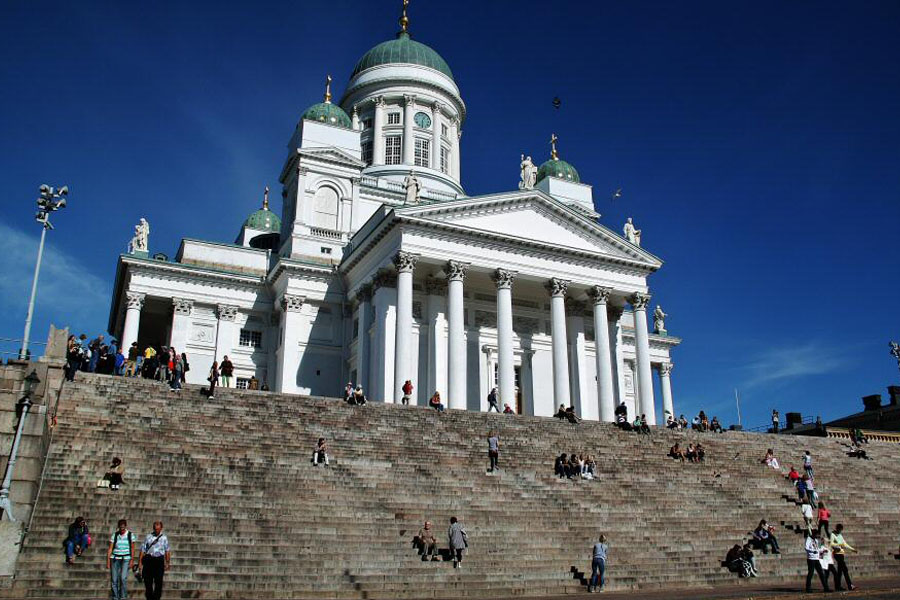 La catedral de Helsinki en Finlandia es un ícono de la arquitectura del siglo XIX.-