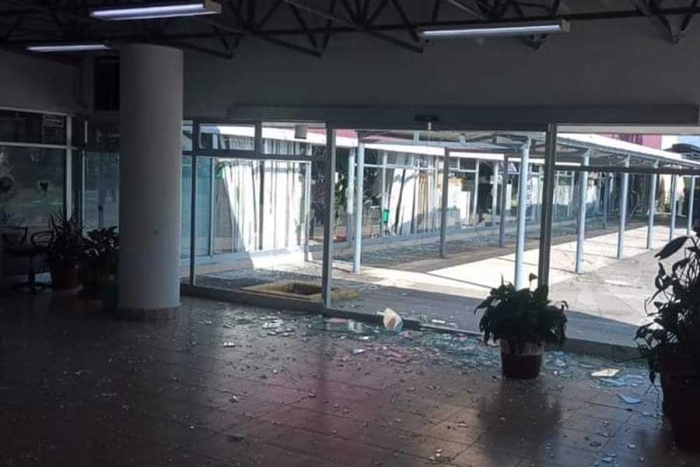 Una vez que terminaron de vandalizar el lugar, los estudiantes de la Normal de Tenería se retiraron del lugar sin que nadie pudiera detenerlos