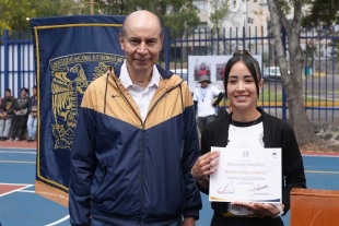 Katia volvió a romper barreras al convertirse en la primera árbitra mexicana en dirigir un encuentro de la Copa Oro.