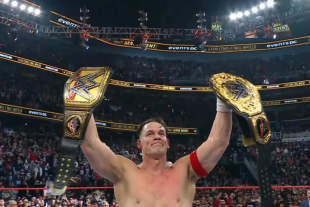John Cena levanta los campeonatos en lo que fue su última aparición como luchador activo de la WWE, durante un emotivo evento en Washington DC que marcó el cierre de una era y el adiós definitivo de una de las máximas leyendas de la lucha libre profesional.