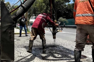 Además del bacheo, en algunas calles se colocarán nuevas luminarias y balizamiento para reforzar la seguridad vial.