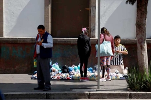 Persisten ambulantes en el centro de Toluca