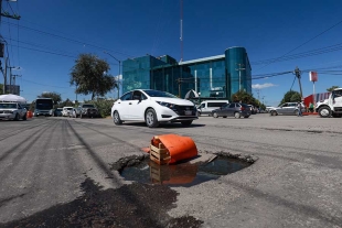 ¡Precaución! Enorme bache en San Lorenzo Tepaltitlán