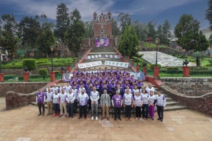 Durante la toma de la fotografía oficial, patrocinadores, medios de comunicación y aficionados estuvieron presentes para apoyar al equipo. 