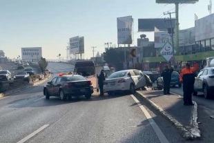 El vehículo, un Nissan Sentra blanco con placas de circulación XUJ-889P