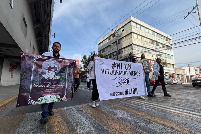 Médicos veterinarios se manifiestan en Toluca