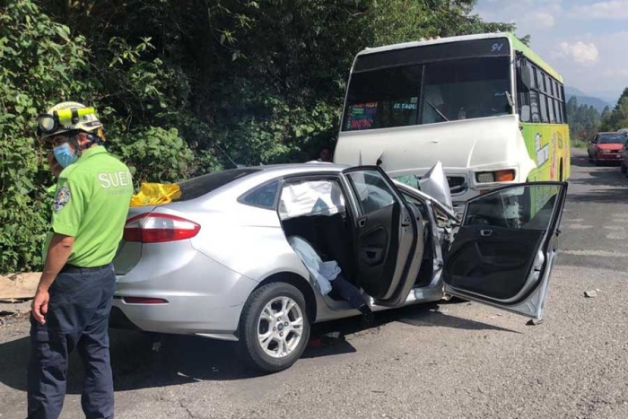 Accidente Entre Auto Y Camión De Pasajeros Deja 4 Personas Fallecidas ...