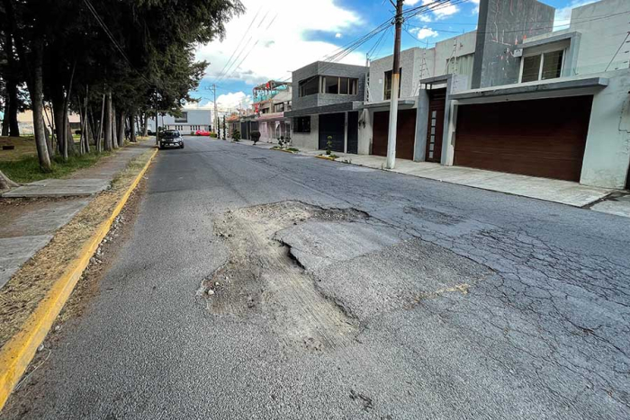 En pésimas condiciones las calles de la colonia Valle Don Camilo