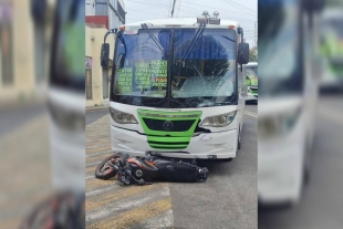 Camión de transporte público arrolla a motociclista en el centro de Toluca