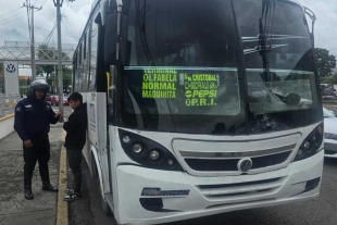 La Semov señaló que se inició un procedimiento administrativo para sancionar a la empresa y al conductor titular por permitir esta acción.