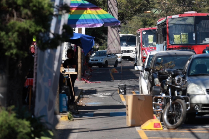 Detallan que en un tramo prácticamente de una cuadra, llega a ver hasta siete comerciantes