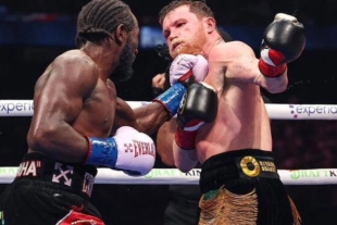 El primer asalto fue un estudio mutuo. Canelo, más grande en tamaño, buscaba imponer su ritmo