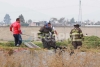 Bomberos de Toluca extraen el cuerpo de un hombre del río Lerma