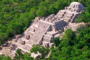 La signatura del mencionado documento, realizada en Chetumal, contó con la participación del director general del INAH, Diego Prieto Hernández