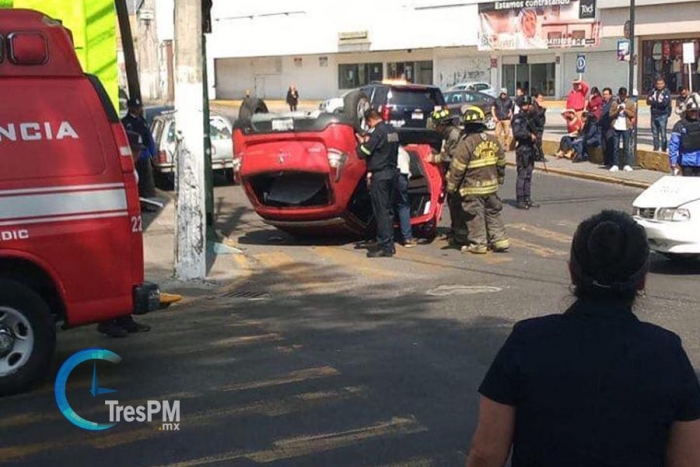 Exceso de velocidad provoca accidente en Isidro Fabela