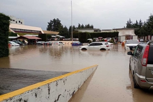 Alrededor de 80 vehículos se encontraban estacionados en el lugar