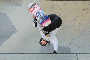 La joven de 17 años pasó de practicar gimnasia al skateboarding durante la pandemia de COVID-19, y desde entonces, ha desarrollado sus habilidades hasta entrar al ranking mundial de las mejores en su disciplina.