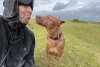 “Buttons”: Conoce a la perrita que acompaña a oasis durante su gira mundial