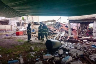 Personal de Protección Civil y Bomberos de Toluca acudieron al lugar así como paramédicos del Servicio de Urgencias del Estado de México
