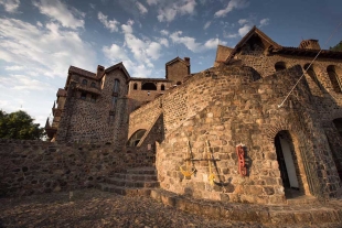 Nos referimos al Club de Vela Santa María, el cual se ubica a orillas del lago principal y a pocos metros del templo de Santa María de Ahuacatlán. 