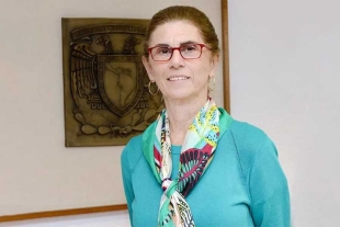La especialista, quien tiene maestría y doctorado en Bioquímica por la Universidad Nacional Autónoma de México (UNAM), fue galardonada junto a Roberto Escudero Derat.
