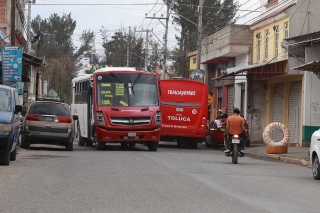 Zona norte de Toluca, peligro constante para choferes del transporte público y usuarios