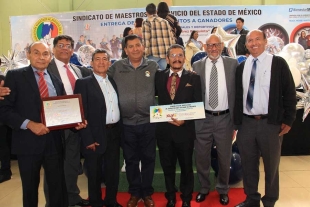 En su mensaje, el líder sindical señaló que la grandeza del magisterio radica no solo en la enseñanza diaria, sino también en la capacidad de competir