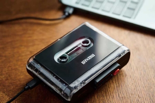 Aunque a primera vista su diseño se asemeja a un reproductor MP3, la realidad es que este nuevo dispositivo es catalogado como un reproductor de casetes portátil