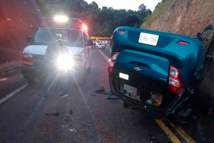 Mujer Lesionada Tras Volcar En Su Auto