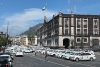 Taxistas de la zona norte del Edomex se manifiestan frente a Palacio de Gobierno en Toluca