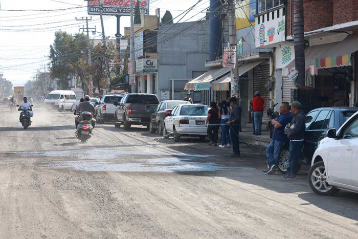 Inician trabajos de pavimentación en el acceso principal a San Mateo Atenco