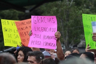 Los inconformes se mantuvieron durante varias horas en la explanada de la plaza de los Mártires