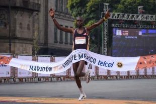 En la rama femenil, Fancy Chemutai brilló con luz propia al cruzar la meta en 2 horas, 29 minutos y 20 segundos