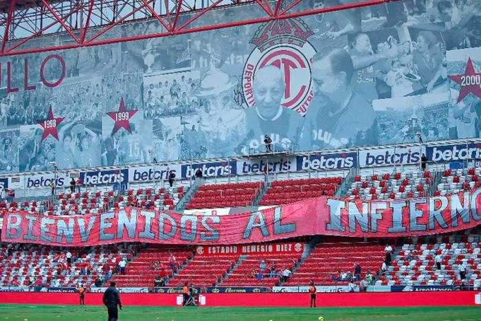 El escudo del equipo también ha sido actualizado para reflejar la undécima estrella, simbolizando el crecimiento y la evolución constante del club