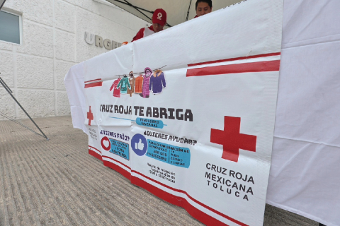 Cruz Roja Toluca mantiene activo su Tendedero Invernal para recolectar ropa de abrigo y juguetes, con el fin de apoyar a personas vulnerables y a niñas y niños del Valle de Toluca en esta temporada de frío.