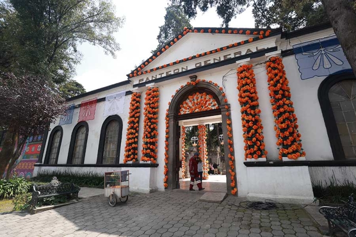 Cempasúchil ilumina el Panteón de Toluca