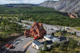 Suecia comenzó la “gran mudanza” de la iglesia Kiruna Kyrka