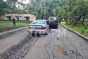 Dejan el cuerpo de un hombre al interior de su automóvil en la carretera México-Chalma