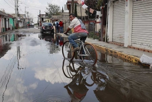 Dicho encharcamiento ha comenzado a afectar la salud de los vecinos