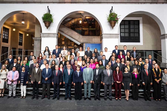 Este encuentro es el primer acercamiento oficial de la mandataria mexiquense con los diputados afines a su instituto político