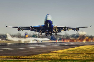 La dependencia indicó que mantiene una comunicación permanente con autoridades aeronáuticas internacionales