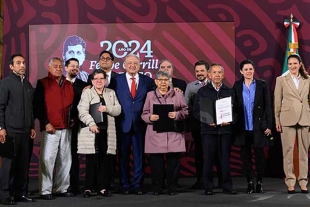 Delfina Calderón, quien laboró durante 55 años, y Raymundo Vallejo, extrabajador de Ruta 100, entre los primeros de un universo de beneficiaros que se beneficiarán