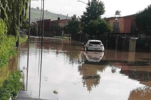 Vecinos del lugar realizaron una llamada de emergencia a elementos de Protección Civil y Bomberos