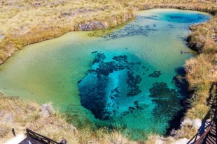 El sitio web de “Bets Tourism Village” destaca la naturaleza de Cuatro Ciénegas al presentar paisajes desérticos 