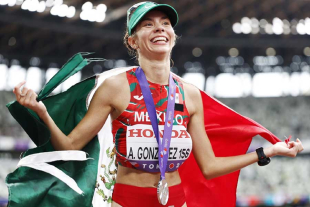 El éxito de Alegna González en los 20 km de Tokio 2025, donde cronometró 1:26:06 para colgarse la plata, confirma que la marchista está en su punto de madurez deportiva.