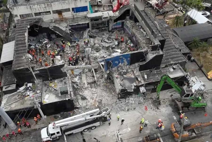 Más de 300 socorristas mantienen las labores de búsqueda