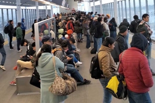 Una vez que llegó el tren a la estación de Zinacantepec, los vagones se saturaron de gente