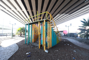 Juegos infantiles bajo Paseo Tollocan lucen vandalizados y llenos de basura, pese a promesas de rehabilitación. Vecinos piden acciones reales