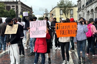 Los cerca de 100 jóvenes bloquearon la avenida Lerdo de Tejada