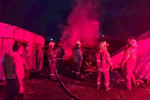 Elementos del Cuerpo de Bomberos de San Mateo Atenco acudieron al sitio, apoyados por vulcanos de Lerma y Metepec, debido a la magnitud del siniestro